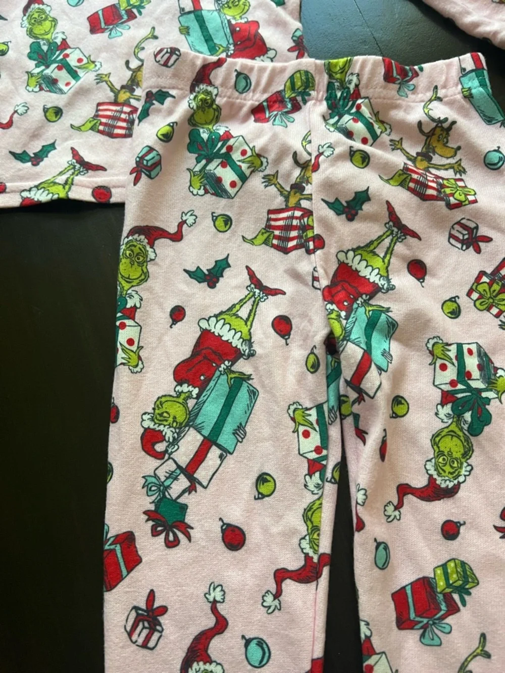 New - Dr. Seuss The Grinch Christmas Pajama Set
